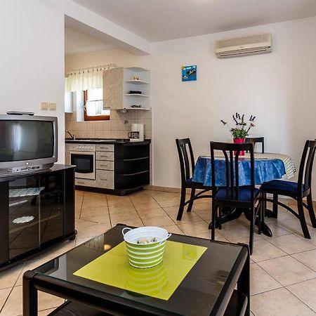 Adrijana Apartamento Krk Town Exterior foto